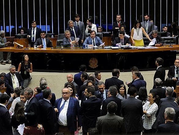 Deputados aprovam texto-base de projeto que alivia dívidas do Funrural; resta análise de destaques