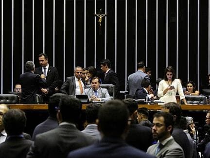 Deputados aprovam fundo para projetos de infraestrutura com representação de municípios