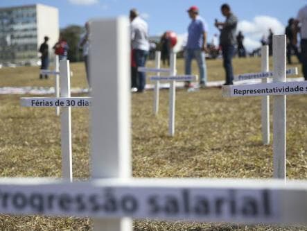 Direitos trabalhistas se aposentam