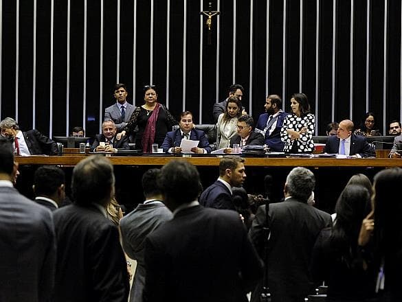 Deputados aprovam fim de progressão penal para condenados por morte de policiais