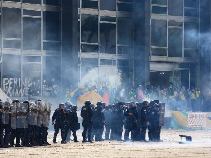 "A tropa não tinha comando", diz deputado que vivenciou 8 de janeiro