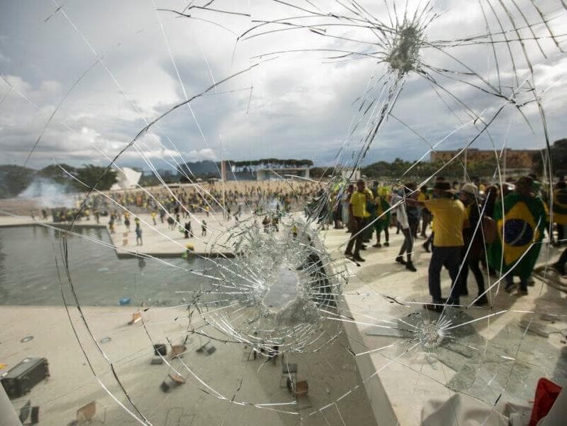 Oito de cada dez eleitores de Bolsonaro condenam ataques de 8 de janeiro, revela Quaest