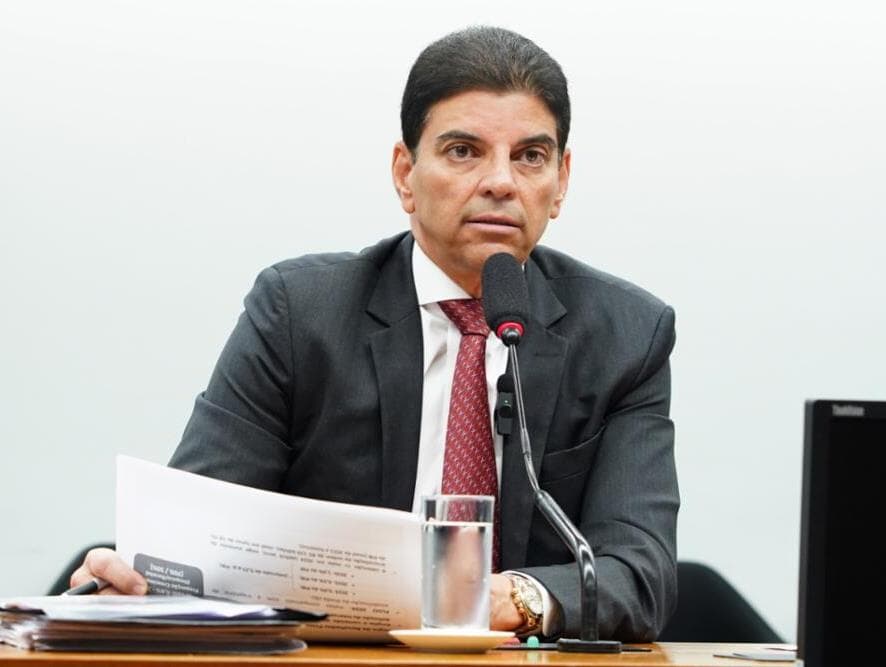 Relator do arcabouço na Câmara promete derrubar mudanças do Senado