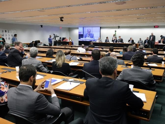 CMO aprova piso salarial da enfermagem e reajuste dos servidores