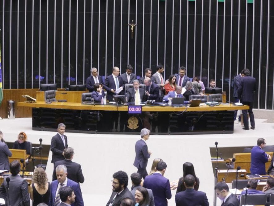 Com reeleição de Lira definida, Câmara enfrenta disputa por demais cargos da Mesa