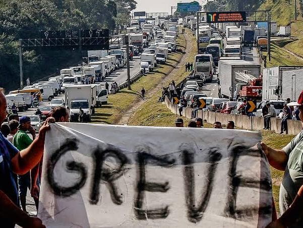 Líderes caminhoneiros descartam paralisação por aumento dos combustíveis