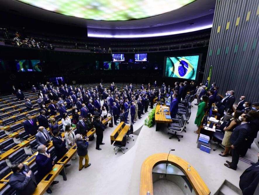 Câmara dos Deputados aprova aumento do Auxílio Brasil