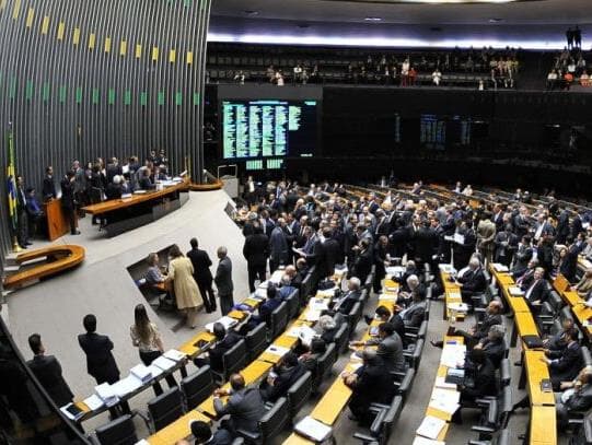 Câmara repudia fala de Arthur do Val sobre ucranianas