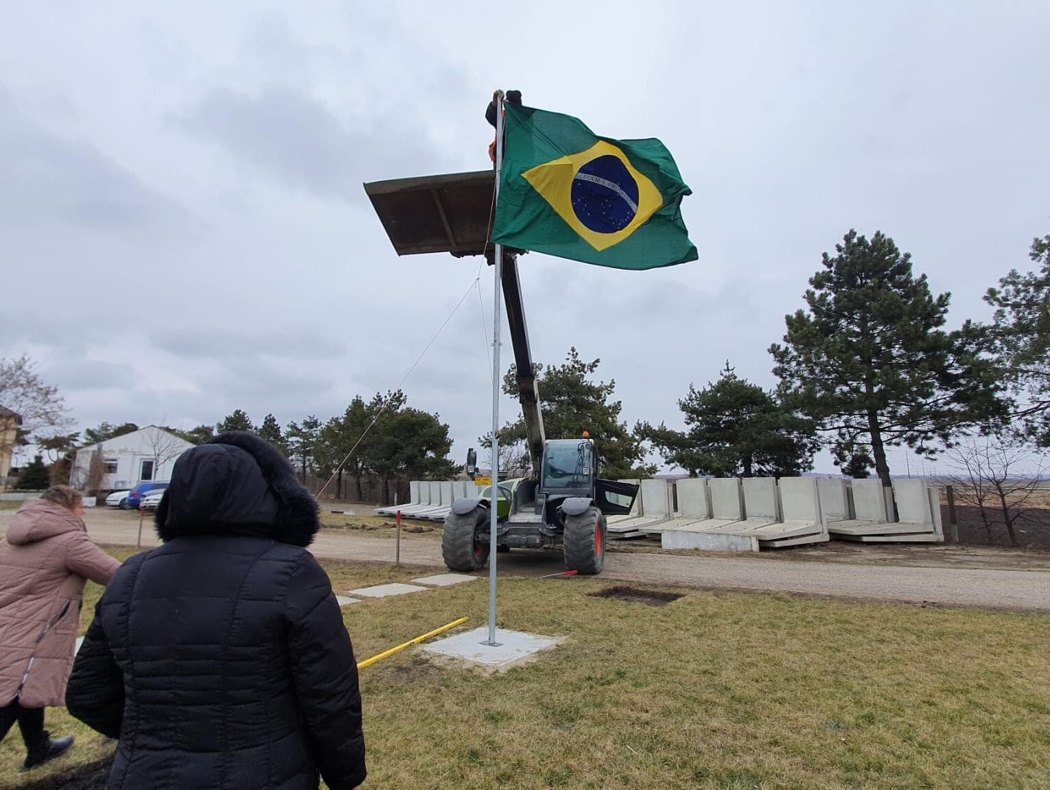 Ao menos 28 brasileiros permanecem na Ucrânia no aguardo de resgate