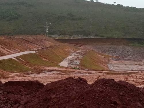 Governo de Minas Gerais multa empresa responsável por dique de mineração que transbordou