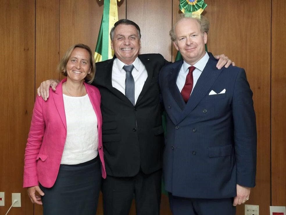 Bolsonaro posa para foto com neta de antigo ministro de Hitler