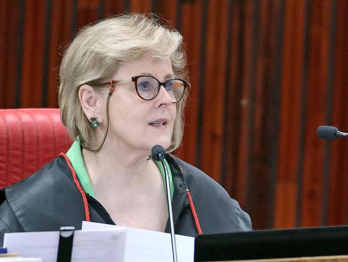 Rosa Weber suspende decretos de Bolsonaro sobre armas