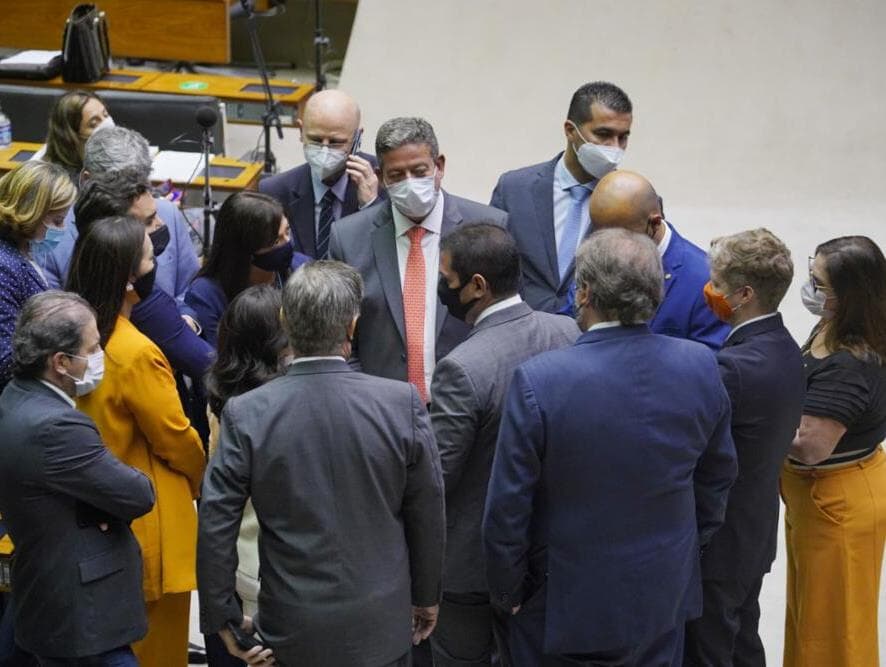 Câmara adia votação de PEC da Impunidade. Comissão Especial discutirá tema