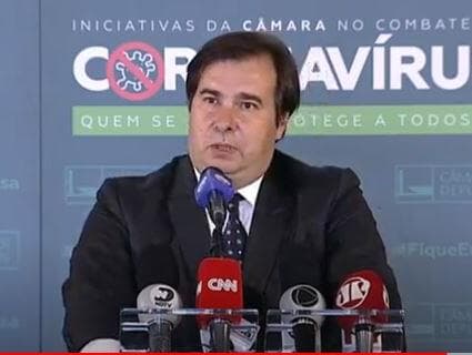 Redes sociais pressionam Maia por abertura de impeachment