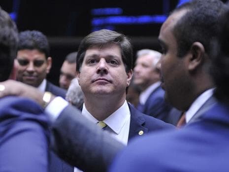 Baleia critica "violência" do Planalto e diz que interferência pró-Lira apequena o Congresso