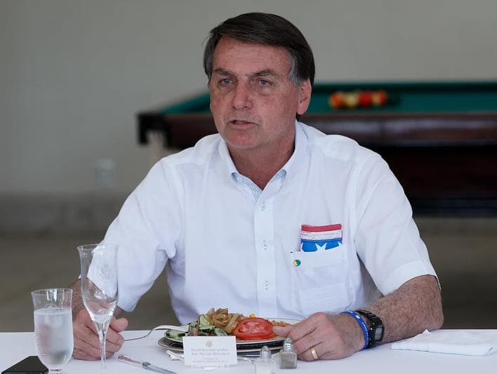 Bolsonaro é alvo de denúncia por expor jornalistas ao coronavírus