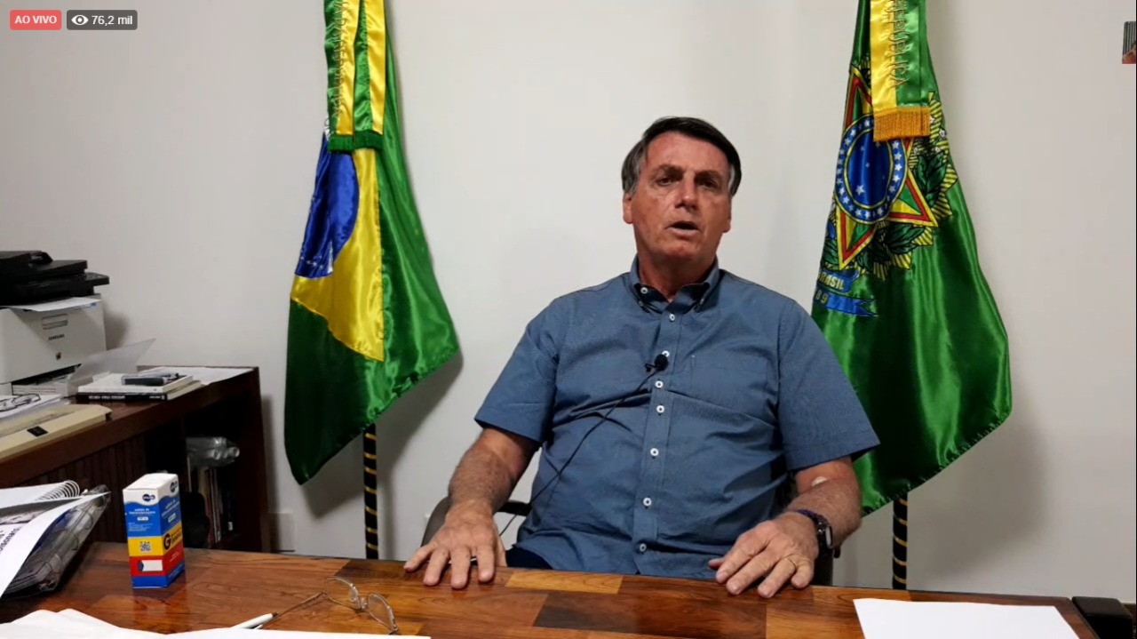 Bolsonaro sobre derrubada de páginas: "sobrou para quem está do meu lado"