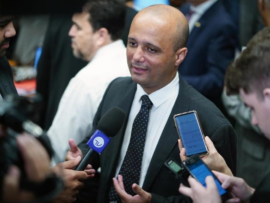 Cotado para o MEC, Vitor Hugo jamais atuou na área de educação