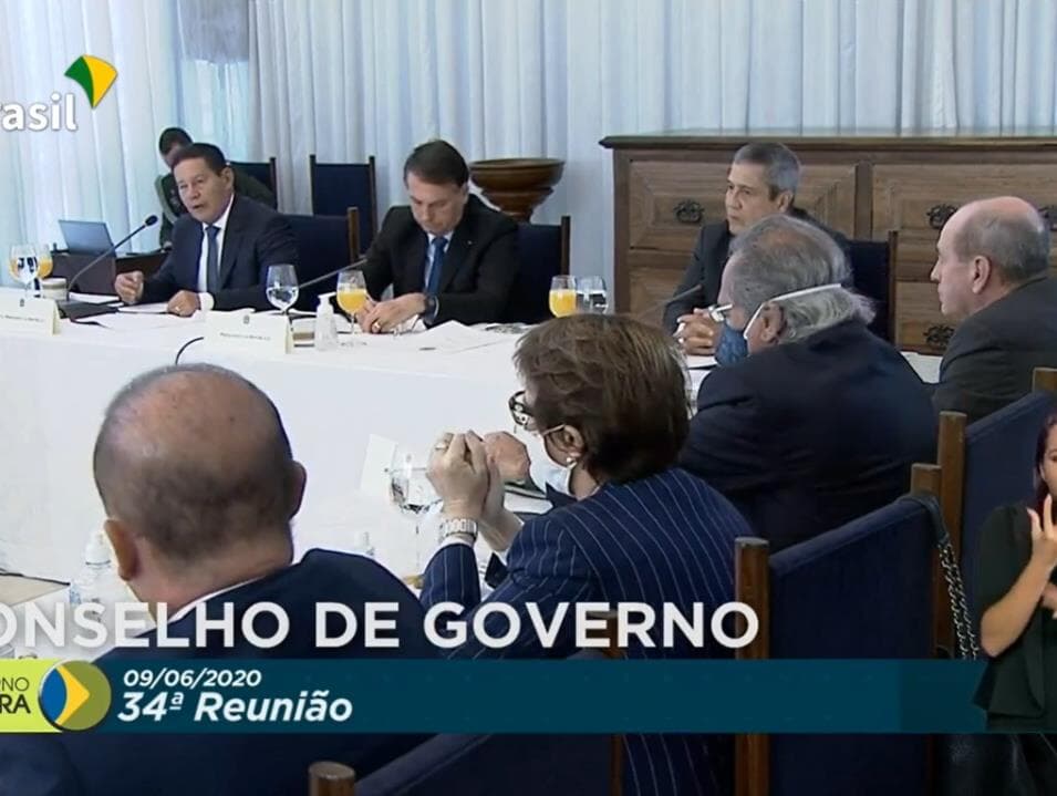 Governo faz primeira reunião ministerial após divulgação de vídeo