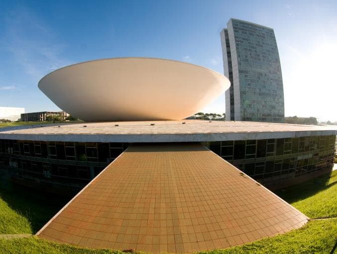 Congresso discute salário mínimo e convocação do general Heleno. Veja pauta da semana