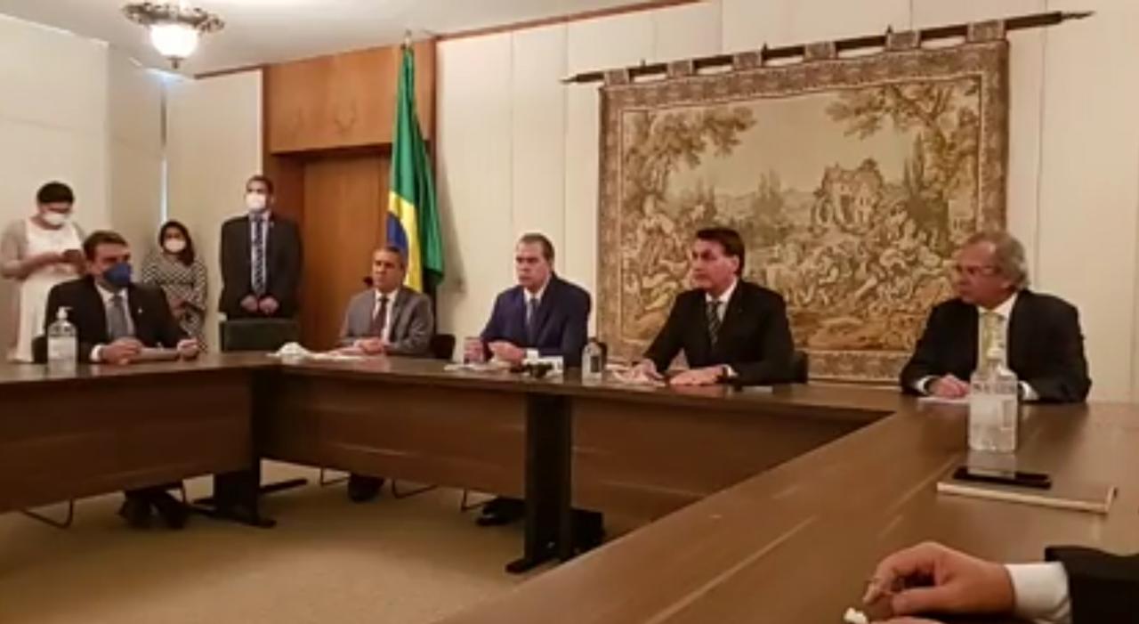 Com ministros e empresários, Bolsonaro faz reunião surpresa no STF sobre economia