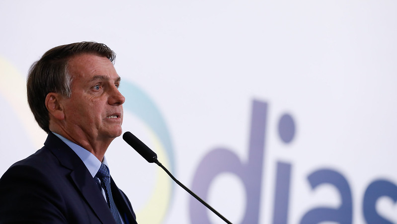 Bolsonaro diz que fechar fronteiras não é uma mágica e estuda nova portaria