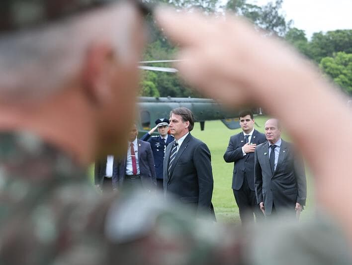 Bolsonaro anuncia retirada de militares do Ceará