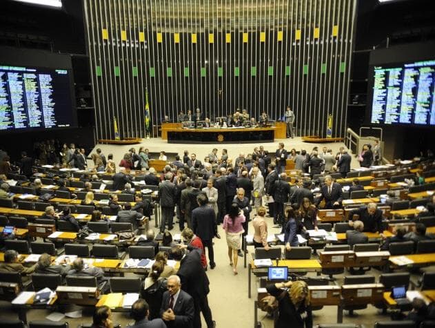 Partidos da direita e do centro formam novo bloco com quase 70% da Câmara