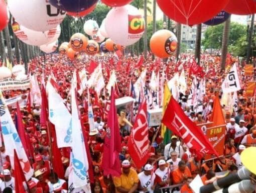 Centrais sindicais criticam Bolsonaro por apoio a protestos contra Congresso