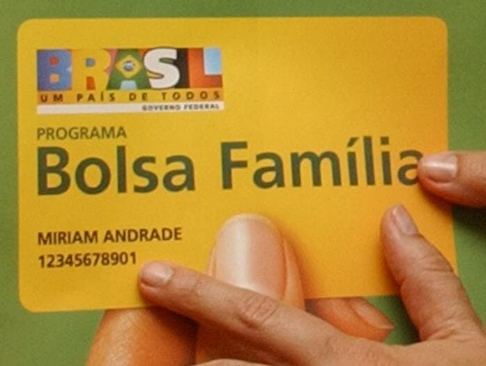 13º do Bolsa Família será anual, defende Randolfe em relatório