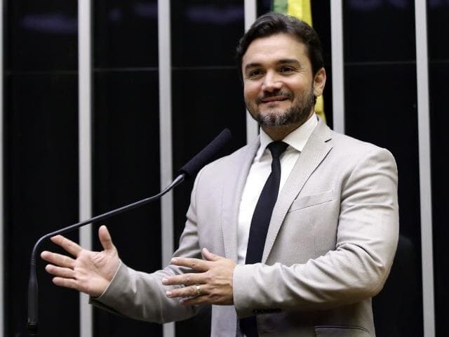 PSDB repete PSL e vive guerra para líder na Câmara