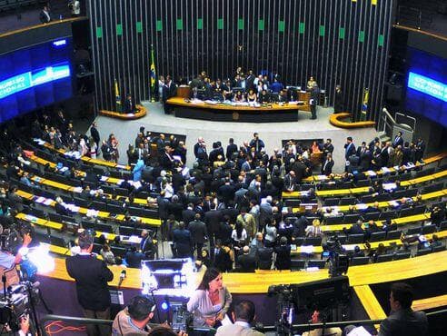 Weintraub fala sobre "plantação de maconha nas universidades" na Câmara. Veja ao vivo