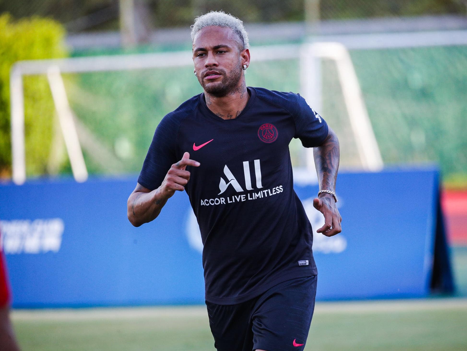 União cobra R$ 88 milhões em dívidas de Neymar, diz Época