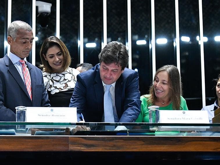 Congresso aprova MP do Médicos pelo Brasil na véspera de perder validade