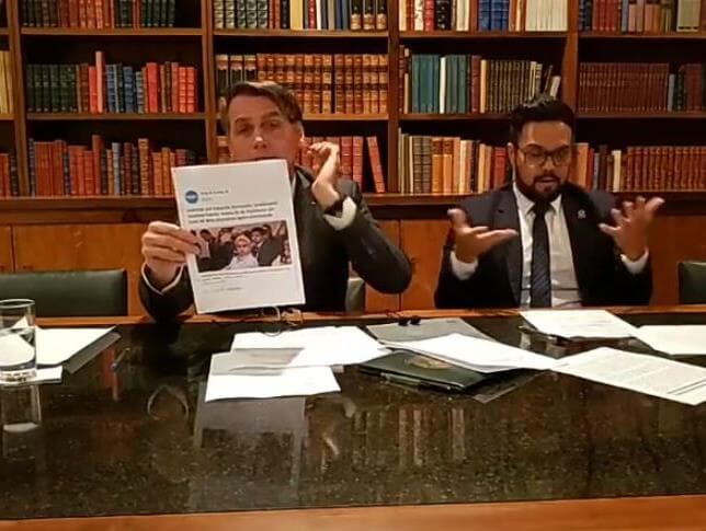 Jair Bolsonaro volta a atacar a imprensa em live