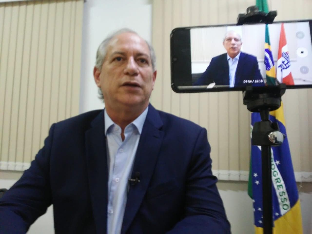 Lula é "enganador profissional", diz Ciro em entrevista exclusiva