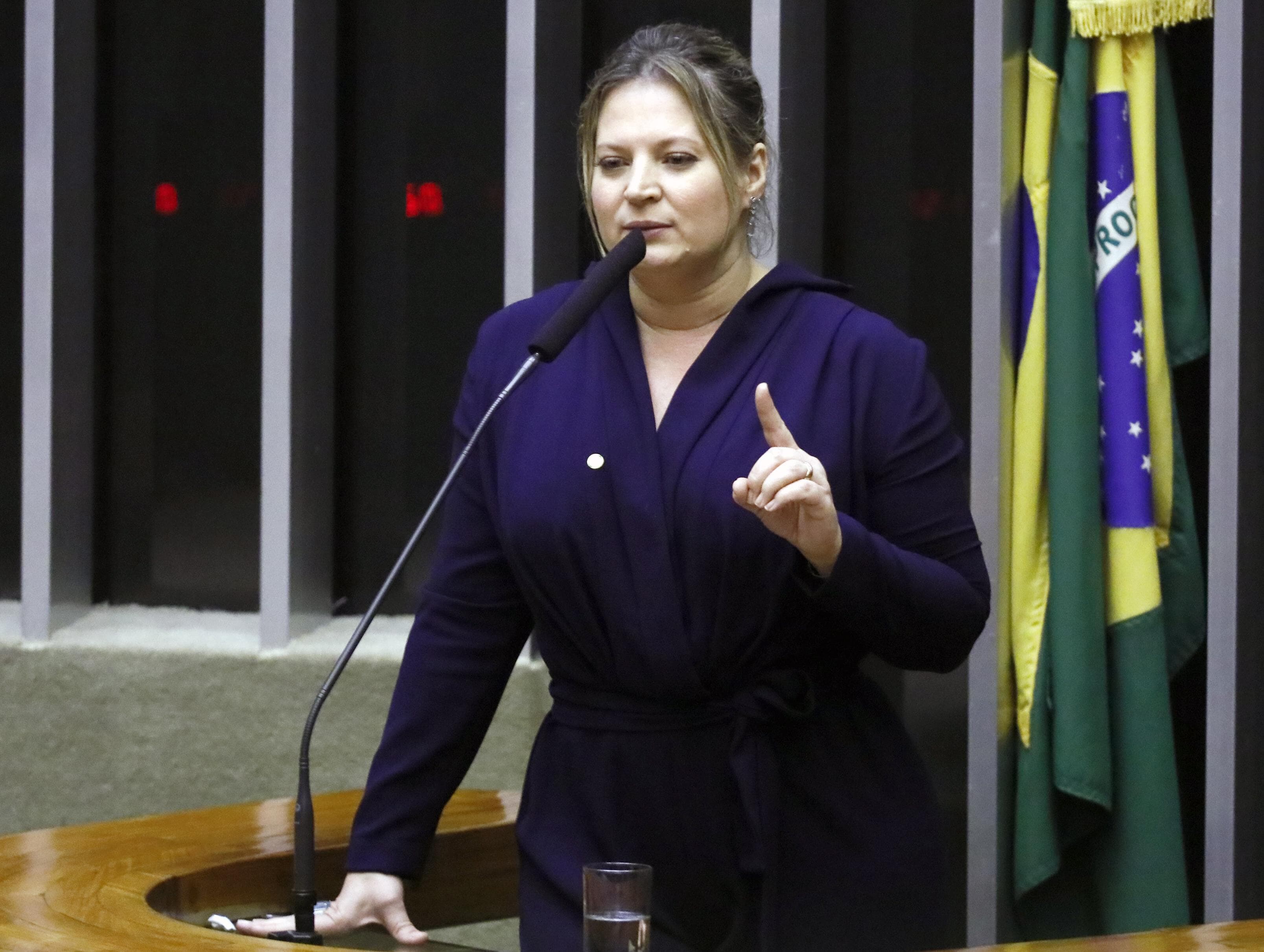 Joice Hasselmann compara Jair Bolsonaro com o PT