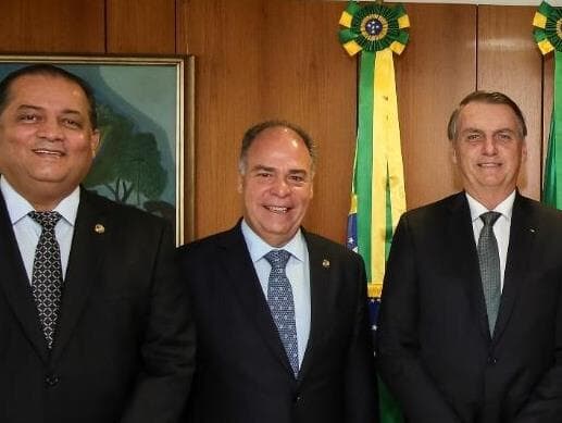 Crise no PSL aumenta poder de fogo do MDB com Bolsonaro