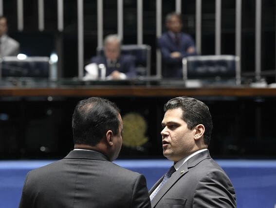 Projeto sobre fundo eleitoral é reduzido no Senado e volta à Câmara