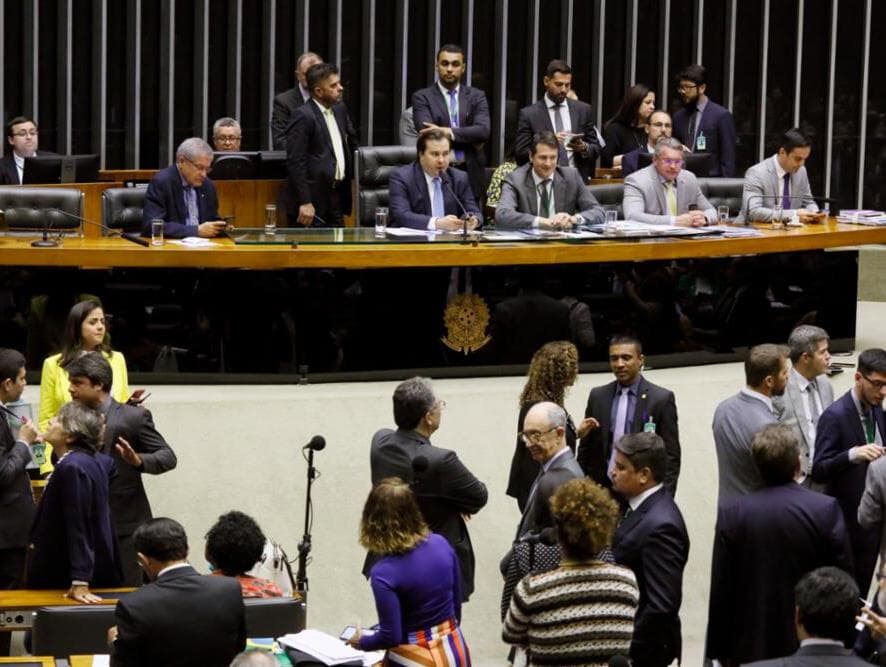 Câmara recria propaganda partidária e afrouxa regras para fundo partidário