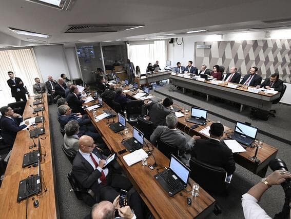 Veja como cada senador votou a reforma da Previdência na CCJ