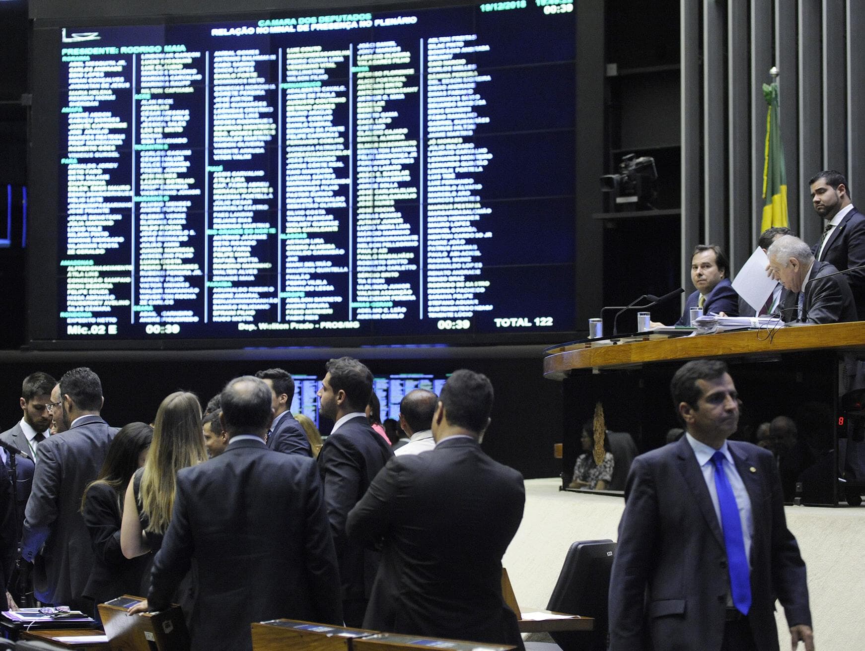 Mudança no fundo partidário une PT e PSDB, de um lado; e PSL e Psol de outro. Veja como cada deputado votou