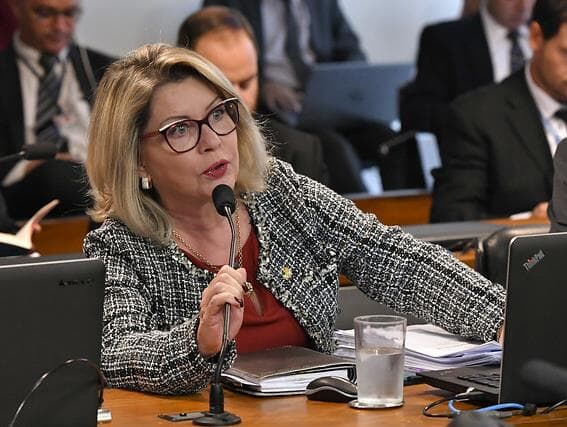 Comissão do Senado aprova mudança de regra para estabilidade de servidores