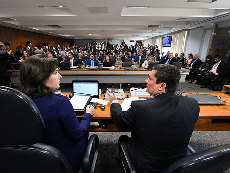 Pauta armamentista emperra no Senado