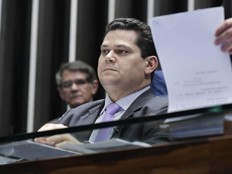 Alcolumbre anuncia que vai deixar caducar MP do Código Florestal