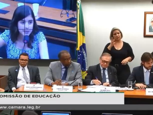 Deputada de 25 anos, Tabata Amaral enquadra ministro da Educação. Veja o vídeo que viralizou