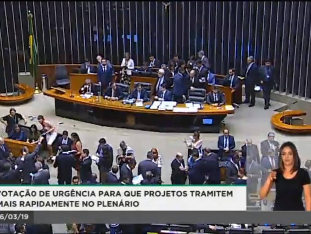 Câmara pode votar mudanças no controle de empresas aéreas. Veja ao vivo