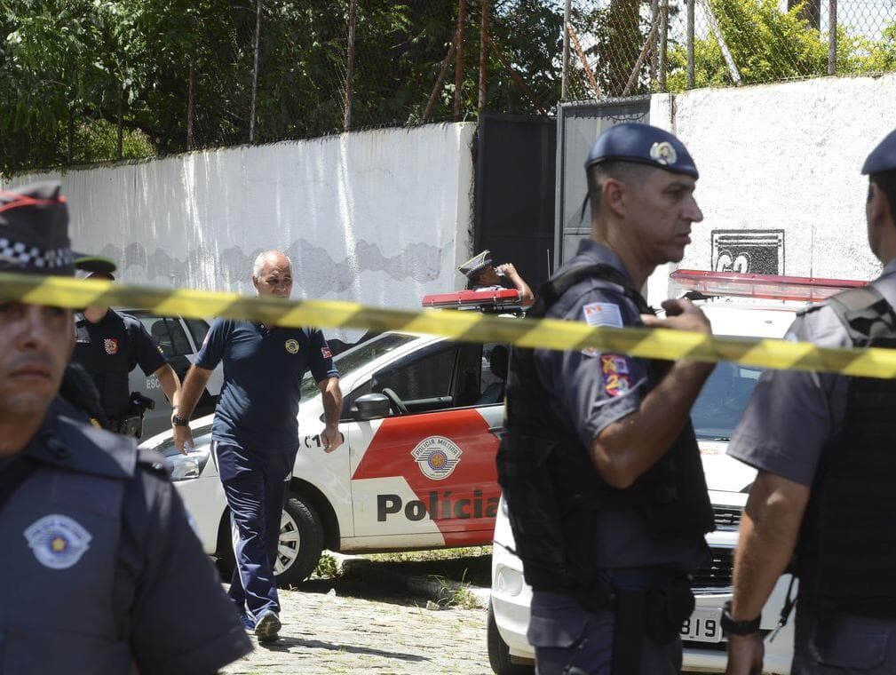 Massacre em escola de Suzano reacende debate sobre porte de armas