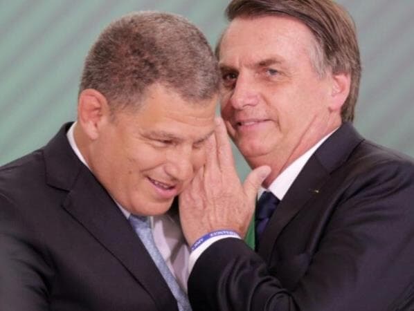 "Se Bivar escolheu candidata laranja, problema dele", diz Bebianno em mensagem a Bolsonaro