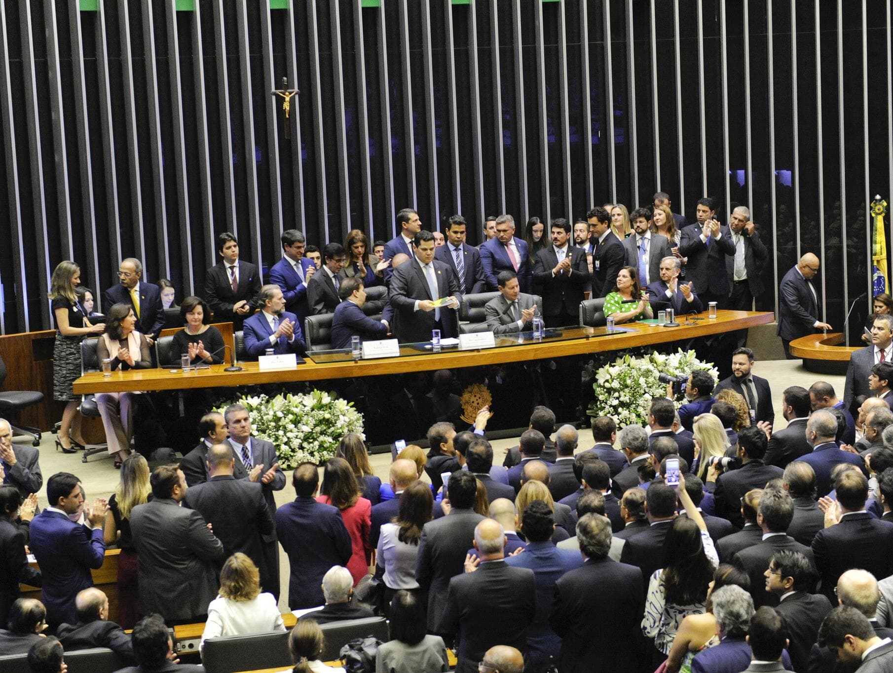 81 senadores, 82 votos: a velha política e o seu banditismo